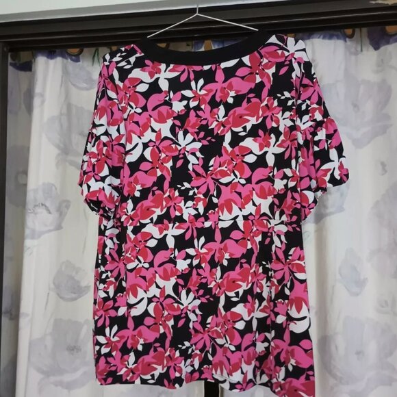 Bay Studio Plus 1x Pink & Black Floral Blouse V-Neck 20/22W - Picture 2 of 9